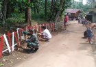 Wujudkan Kampung Pancasila, Babinsa Koramil 0602-12/Ciomas Kodim 0602/Serang dan Warga Gelar Karya Bakti 